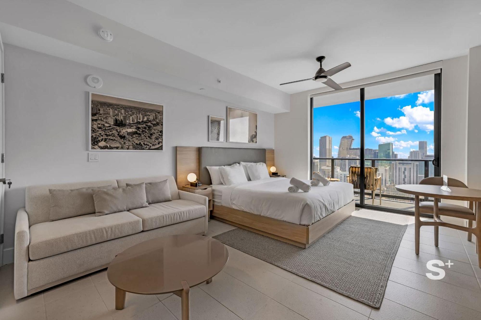 Sky High Sleek In The Heart Of The Appartamento