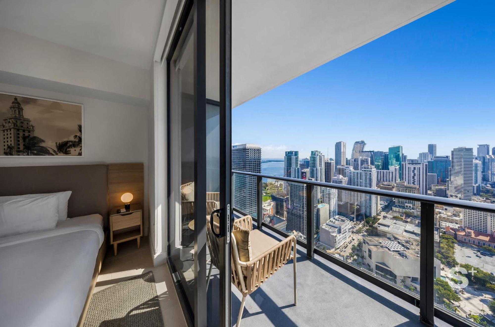 Sky High Sleek In The Heart Of The Appartamento