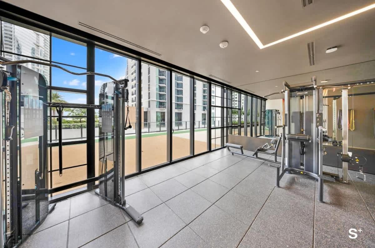 Sky High Sleek In The Heart Of The Appartamento